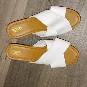 New 8.5 Mossimo wedge sandals
